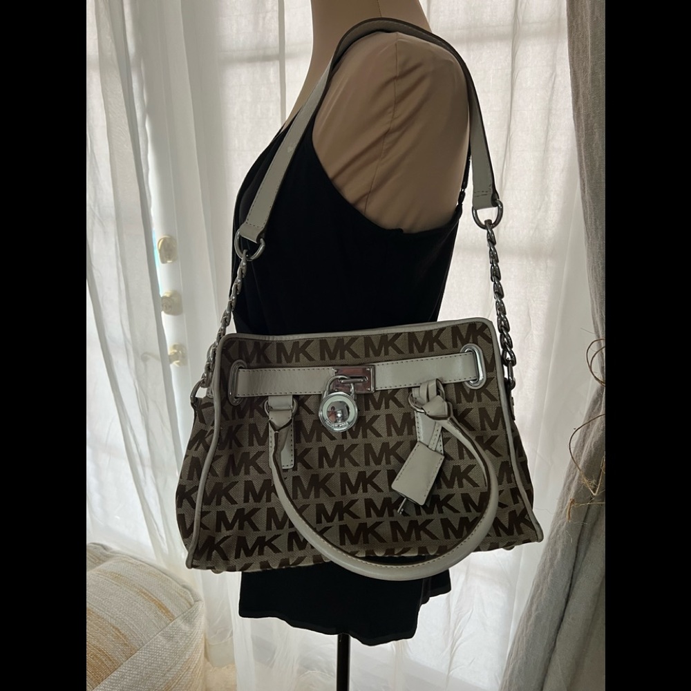 Used-Michael Kors handbag. Designed in versatile two tone fabric.